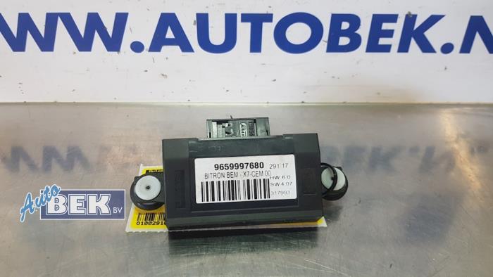 Gebruikte Central electronic module Peugeot 508 SW (8E/8U) 2.0 BlueHDi 180 16V Prijs € 40,00 Margeregeling aangeboden door Auto Bek