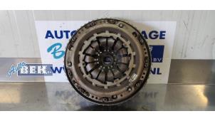 Gebruikte Dubbele massa vliegwiel Renault Megane III Coupe (DZ) 1.4 16V TCe 130 Prijs € 175,00 Margeregeling aangeboden door Auto Bek