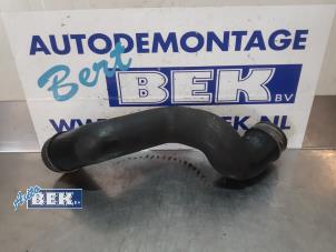 Gebruikte Intercooler Slang Volkswagen Crafter 2.5 TDI 30/32/35 Prijs € 7,50 Margeregeling aangeboden door Auto Bek