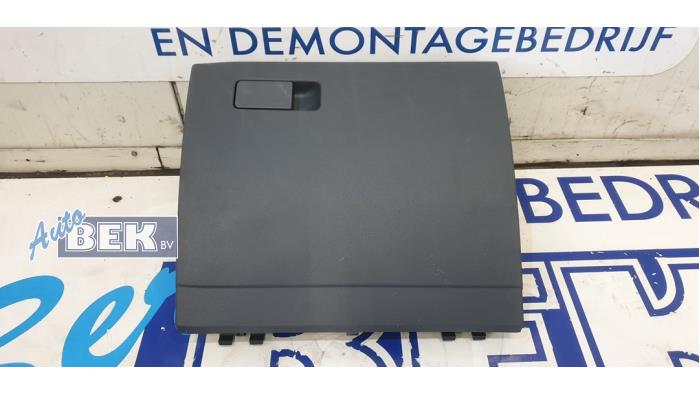 Dashboardkastje van een Volkswagen T-Cross 1.0 TSI 115 12V 2019