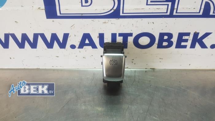 Gebruikte Handrem schakelaar Mercedes E (W213) E-220d 2.0 Turbo 16V Prijs € 15,00 Margeregeling aangeboden door Auto Bek