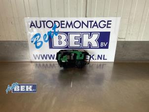 Gebruikte Licht + Raw Schakelaar Volvo V40 (MV) 2.0 D2 16V Prijs € 35,00 Margeregeling aangeboden door Auto Bek