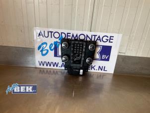 Gebruikte Chaufage Bedieningspaneel Volvo V40 (MV) 2.0 D2 16V Prijs € 69,95 Margeregeling aangeboden door Auto Bek