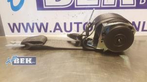 Gebruikte Veiligheidsgordel links-voor Opel Corsa D 1.2 16V Prijs € 40,00 Margeregeling aangeboden door Auto Bek