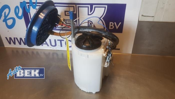 Gebruikte Tank element Pomp Volkswagen Polo VI (AW1) 1.0 MPi 12V Prijs € 35,00 Margeregeling aangeboden door Auto Bek