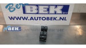 Gebruikte Schakelblok ruiten Volkswagen Tiguan (AD1) 2.0 TSI 16V 4Motion Prijs € 30,00 Margeregeling aangeboden door Auto Bek