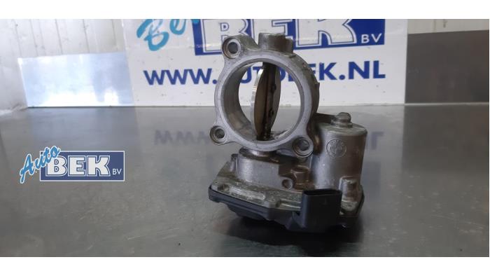 Gebruikte Gasklephuis BMW 3 serie Touring (F31) 316d 2.0 16V Prijs € 22,50 Margeregeling aangeboden door Auto Bek