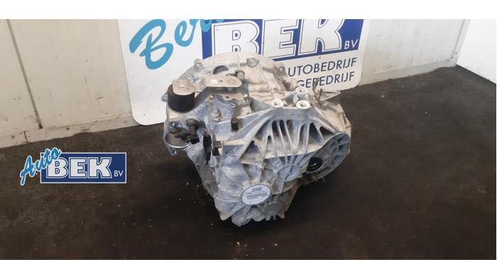 Versnellingsbak van een Mercedes-Benz B (W246,242) 1.6 B-200 BlueEFFICIENCY Turbo 16V 2016
