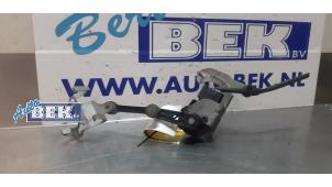 Gebruikte Stabilisatie Regel Sensor Mercedes E (W213) E-220d 2.0 Turbo 16V Prijs € 35,00 Margeregeling aangeboden door Auto Bek