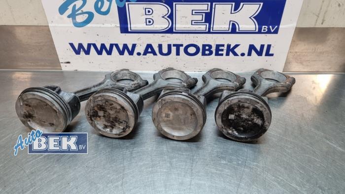 Gebruikte Zuiger Alfa Romeo Giulia (952) 2.0 T 16V Prijs € 200,00 Margeregeling aangeboden door Auto Bek