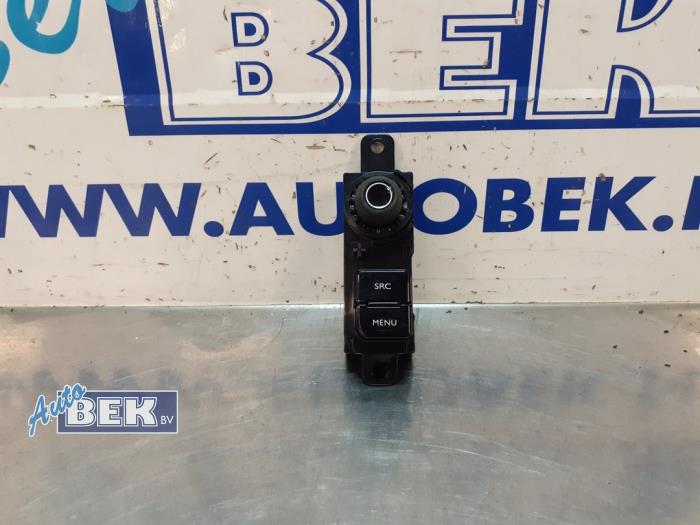 Gebruikte Bediening boordcomputer Peugeot 2008 (CU) 1.2 12V e-THP PureTech 110 Prijs € 35,00 Margeregeling aangeboden door Auto Bek