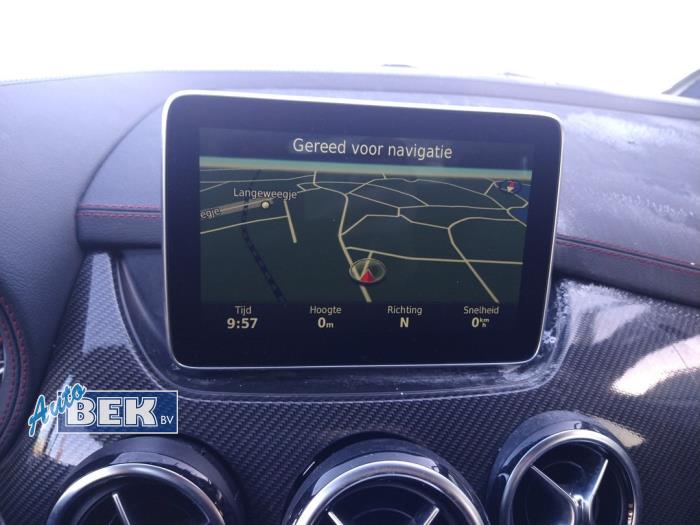 Display Interieur van een Mercedes-Benz B (W246) 1.6 B-200 BlueEFFICIENCY Turbo 16V 2016