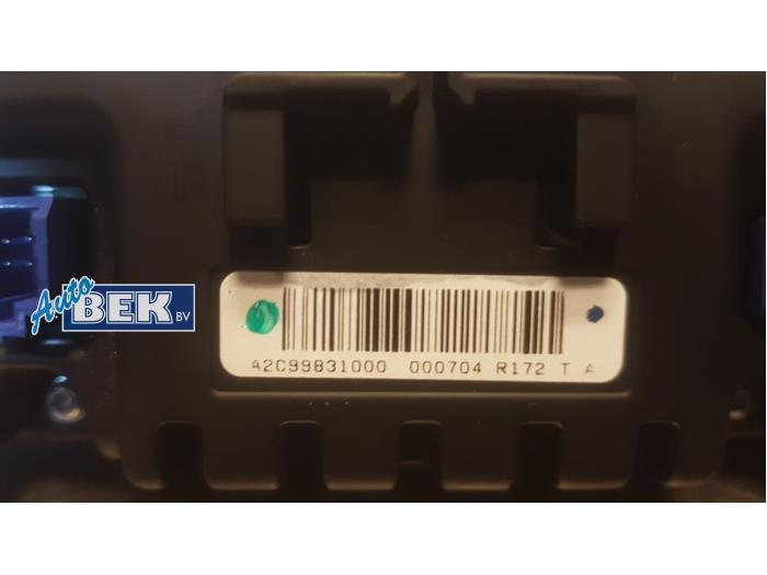 Display Interieur van een Mercedes-Benz B (W246) 1.6 B-200 BlueEFFICIENCY Turbo 16V 2016