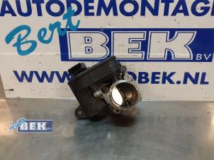 Gebruikte Gasklephuis Peugeot 2008 (CU) 1.2 12V e-THP PureTech 110 Prijs € 15,00 Margeregeling aangeboden door Auto Bek