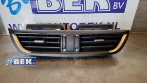 Gebruikte Luchtrooster Dashboard Alfa Romeo Giulia (952) 2.2d 16V Veloce Q4 Prijs € 50,00 Margeregeling aangeboden door Auto Bek