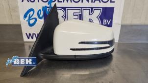 Gebruikte Spiegel Buiten links Mercedes C Estate (S204) 6.2 C-63 AMG V8 32V Prijs € 175,00 Margeregeling aangeboden door Auto Bek