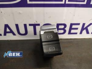 Gebruikte Handrem schakelaar Audi A4 (B8) 2.0 TDI 16V Prijs € 25,00 Margeregeling aangeboden door Auto Bek