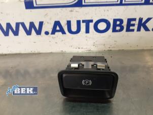 Gebruikte Schakelaar handrem Mercedes CLA (117.3) 2.0 AMG CLA-45 Turbo 16V Prijs € 15,00 Margeregeling aangeboden door Auto Bek