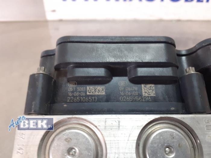 ABS Pomp van een Mercedes-Benz CLA (117.3) 2.0 AMG CLA-45 Turbo 16V 2016