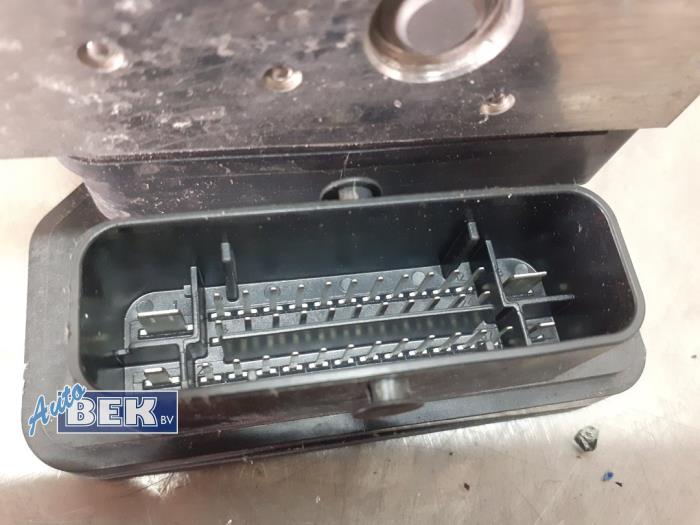 ABS Pomp van een Mercedes-Benz CLA (117.3) 2.0 AMG CLA-45 Turbo 16V 2016