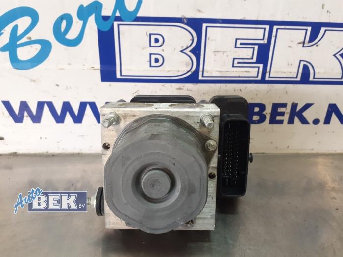 ABS Pomp van een Mercedes-Benz CLA (117.3) 2.0 AMG CLA-45 Turbo 16V 2016