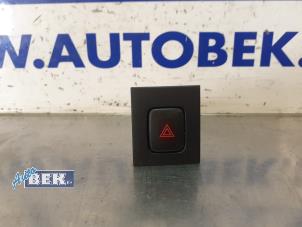 Gebruikte Alarmlicht Schakelaar Volvo V70 (BW) 1.6 DRIVe 16V Prijs € 13,00 Margeregeling aangeboden door Auto Bek
