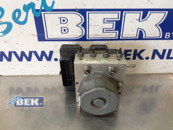 Gebruikte ABS Pomp Renault Clio IV Estate/Grandtour (7R) 1.5 Energy dCi 90 FAP Prijs € 25,00 Margeregeling aangeboden door Auto Bek