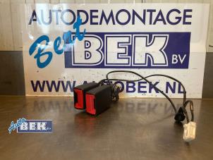 Gebruikte Veiligheidsgordel Insteek midden-achter Peugeot 308 (L3/L8/LB/LH/LP) 1.6 BlueHDi 120 Prijs € 39,99 Margeregeling aangeboden door Auto Bek