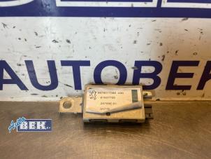 Gebruikte Antenne Versterker Peugeot 308 (L3/L8/LB/LH/LP) 1.6 BlueHDi 120 Prijs € 10,00 Margeregeling aangeboden door Auto Bek