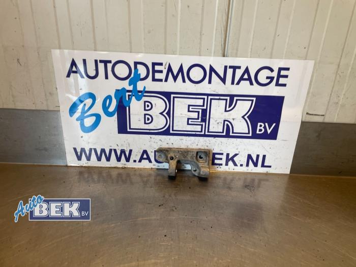 Gebruikte Dynamosteun onder Peugeot Partner Tepee (7A/B/C/D/E/F/G/J/P/S) 1.6 HDI 90 Prijs € 12,00 Margeregeling aangeboden door Auto Bek