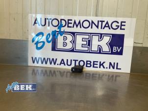 Gebruikte Schakelaar Paniekverlichting BMW 5 serie (E60) 520d 16V Prijs € 10,00 Margeregeling aangeboden door Auto Bek