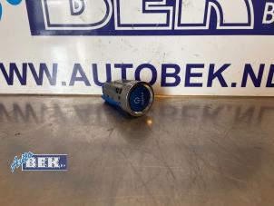 Gebruikte Start/Stop schakelaar Toyota Auris (E15) 1.8 16V HSD Full Hybrid Prijs € 17,50 Margeregeling aangeboden door Auto Bek