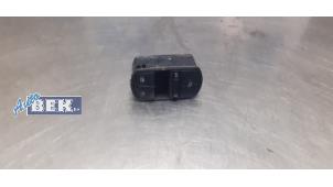 Gebruikte Combischakelaar ramen Opel Corsa E 1.4 16V Prijs € 7,49 Margeregeling aangeboden door Auto Bek