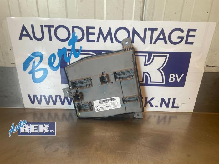 Gebruikte Computer Body Control Mercedes E Estate (S213) 3.0 E-53 AMG EQ Boost 24V 4-Matic+ Prijs € 170,00 Margeregeling aangeboden door Auto Bek