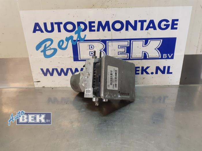 ABS Pomp van een Mercedes-Benz E Estate (S213) E-53 AMG EQ Boost 3.0 24V 4-Matic+ 2019