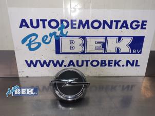 Gebruikte Handgreep Achterklep Opel Corsa E 1.4 16V Prijs € 40,00 Margeregeling aangeboden door Auto Bek