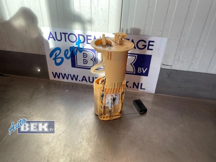 Gebruikte Tank element Pomp Volkswagen Crafter 2.5 TDI 30/32/35/46/50 Prijs € 37,50 Margeregeling aangeboden door Auto Bek