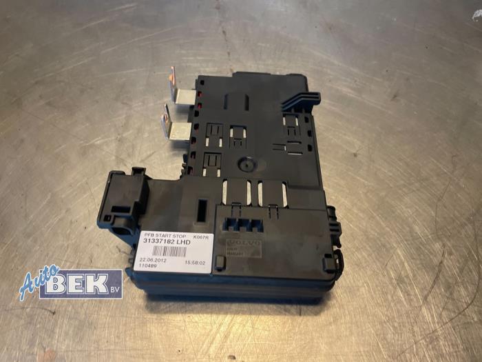 Gebruikte Start/Stop computer Volvo S60 II (FS) 2.0 D3 20V Prijs € 28,99 Margeregeling aangeboden door Auto Bek