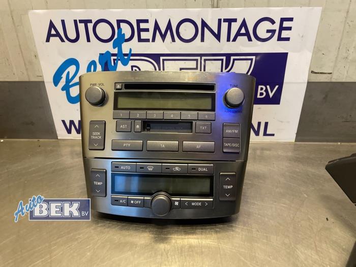 Radio/Cassette (diversen) van een Toyota Avensis Wagon (T25/B1E) 1.8 16V VVT-i 2005