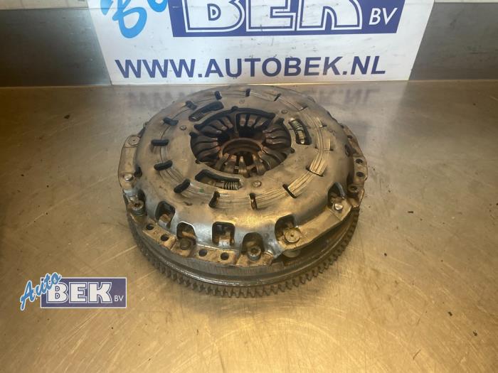Gebruikte Dubbele massa vliegwiel BMW 3 serie (E46/4) 330i 24V Prijs € 200,00 Margeregeling aangeboden door Auto Bek