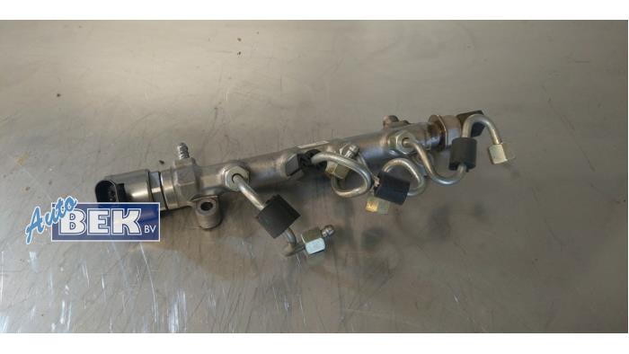 Gebruikte Injector brug Audi A4 Avant (B9) 2.0 TDI Ultra 16V Prijs € 95,00 Margeregeling aangeboden door Auto Bek