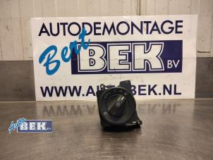 Gebruikte Schakelaar Licht Mercedes Sprinter 3t (906.61) 210 CDI 16V Prijs € 15,00 Margeregeling aangeboden door Auto Bek