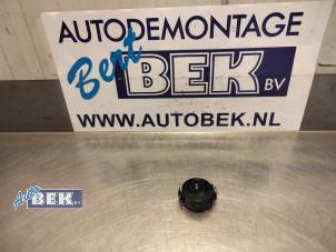 Gebruikte Regensensor Renault Clio IV (5R) 1.5 Energy dCi 90 FAP Prijs € 15,00 Margeregeling aangeboden door Auto Bek