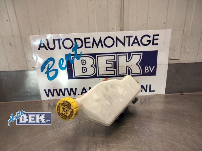 Gebruikte Hoofdremcilinder Peugeot 2008 (CU) 1.2 12V e-THP PureTech 110 Prijs € 15,00 Margeregeling aangeboden door Auto Bek