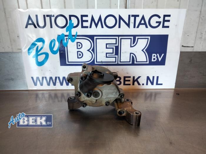 Gebruikte Oliepomp Volkswagen Golf V (1K1) 1.4 TSI 122 16V Prijs € 45,00 Margeregeling aangeboden door Auto Bek