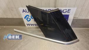 Gebruikte C-stijl afdekkap links Landrover Range Rover Evoque (LVJ/LVS) 2.2 SD4 16V 5-drs. Prijs € 70,00 Margeregeling aangeboden door Auto Bek