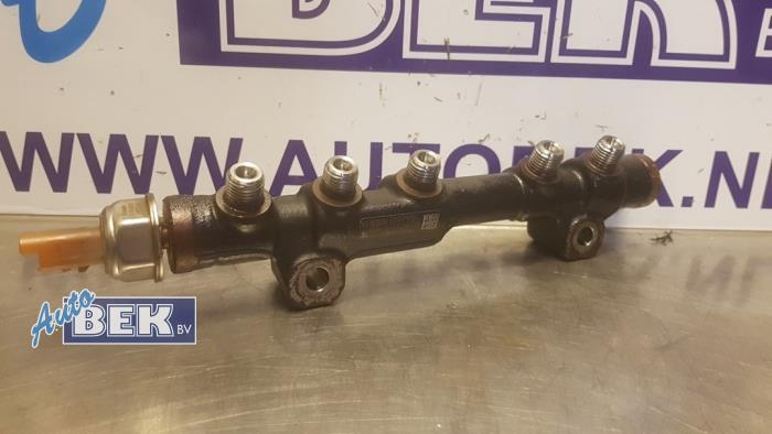 Gebruikte Injector brug Peugeot 308 SW (L4/L9/LC/LJ/LR) 1.6 BlueHDi 120 Prijs € 30,00 Margeregeling aangeboden door Auto Bek