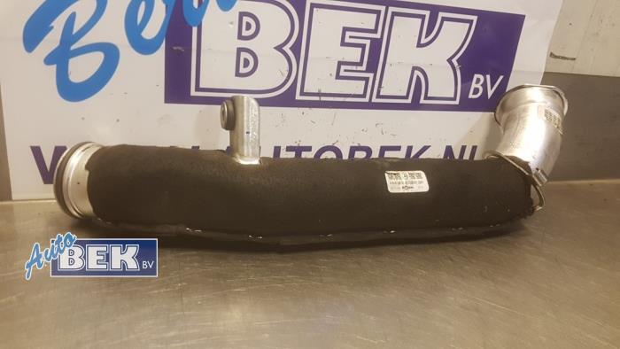 Gebruikte Intercooler Buis Mercedes E (W213) E-220d 2.0 Turbo 16V Prijs € 50,00 Margeregeling aangeboden door Auto Bek