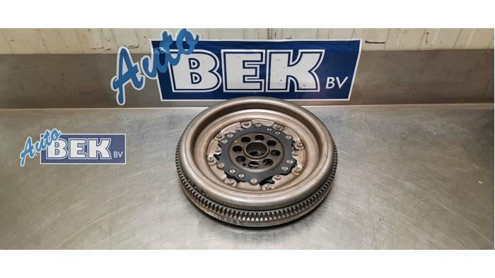 Gebruikte Vliegwiel dubbele massa Volkswagen Golf VII (AUA) 2.0 GTI 16V Prijs € 170,00 Margeregeling aangeboden door Auto Bek