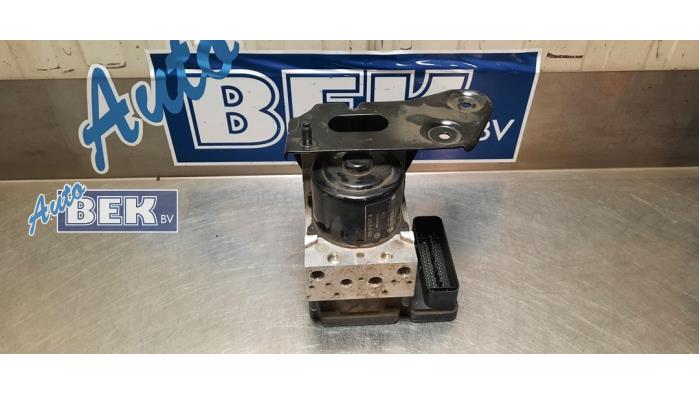 Gebruikte ABS Pomp Volkswagen Multivan T5 (7E/7HC/7HF/7HM) 2.0 TSI 16V Prijs € 170,00 Margeregeling aangeboden door Auto Bek
